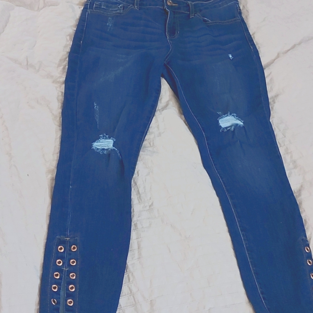 Guess Distressed Denim Capris/High Waisted/Ankle Cut/Sz 30/Ankle Eyelets